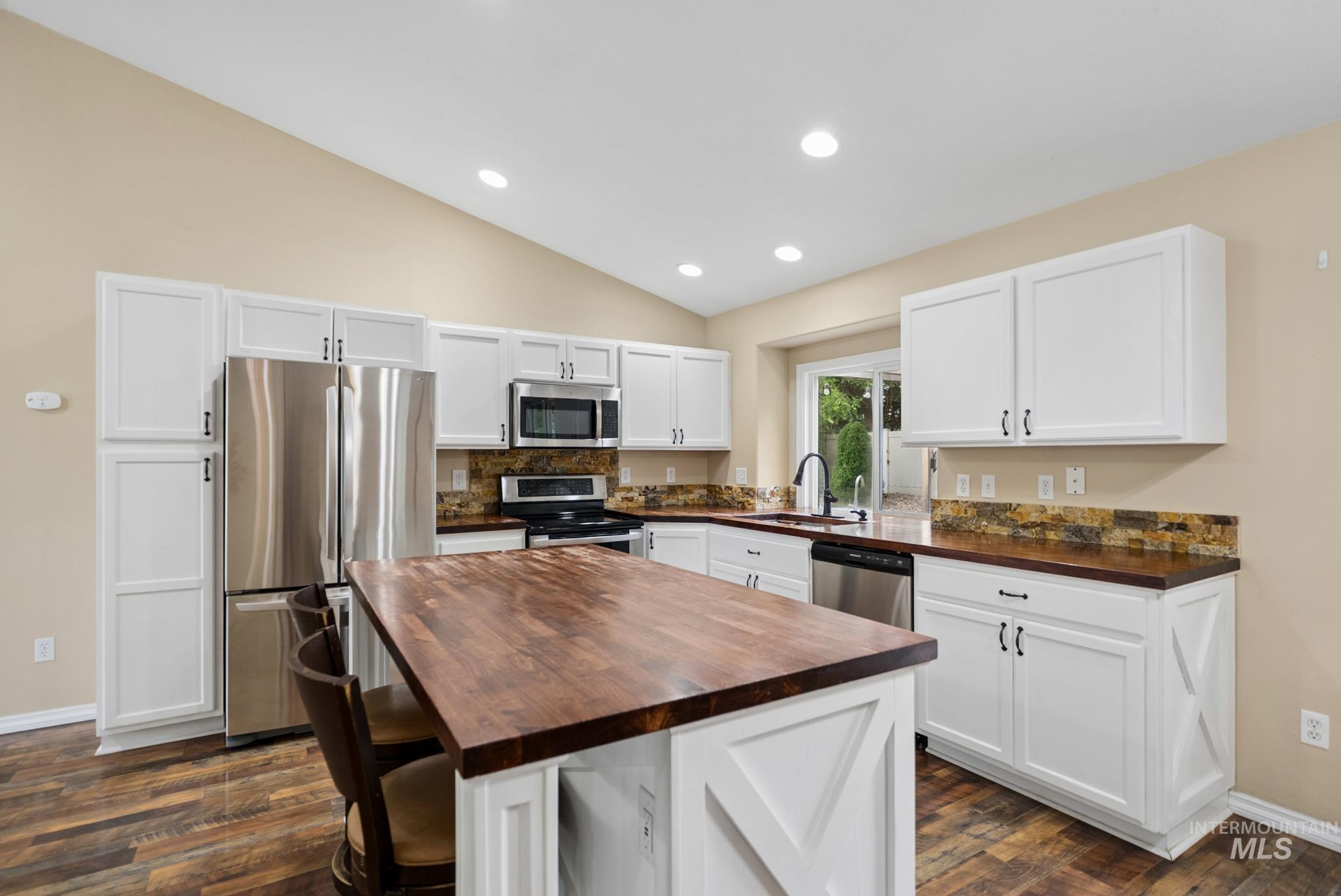 1843 W Pond Stone, Meridian, Idaho 83642, 4 Bedrooms, 2.5 Bathrooms, Residential For Sale, Price $469,900, 98988934