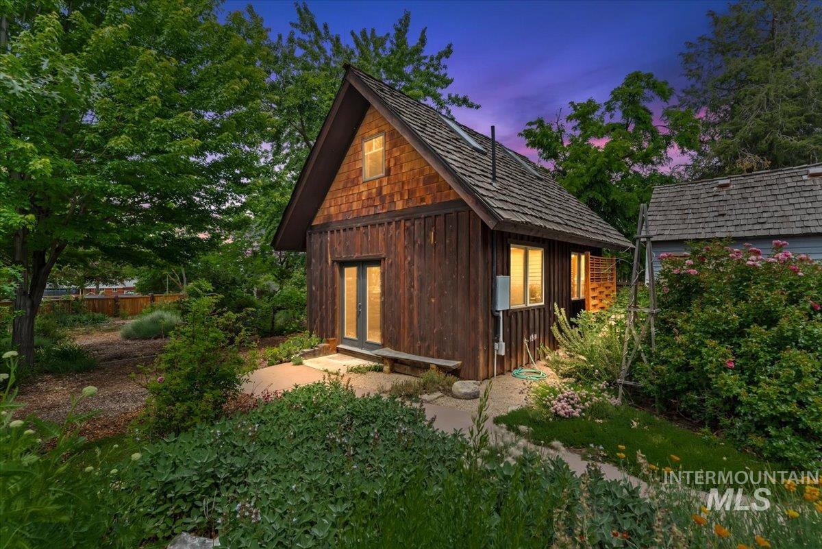 5205 W Hill Rd, Boise, Idaho 83703-3524, 3 Bedrooms, 2 Bathrooms, Residential For Sale, Price $965,500, 98988954