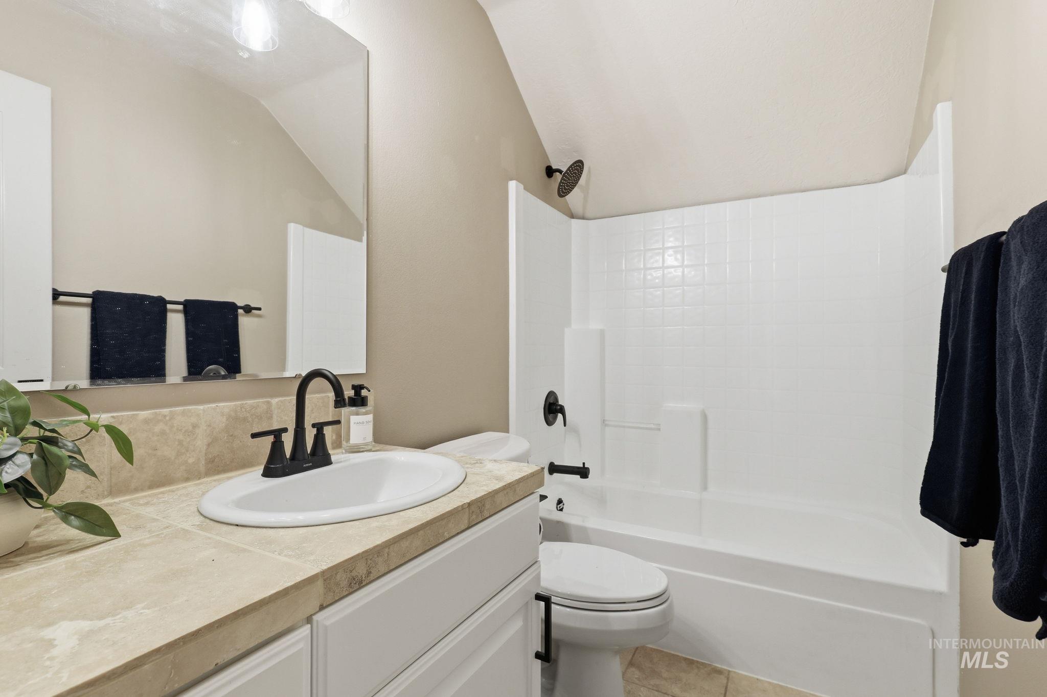 2157 W Ditch Creek Dr., Meridian, Idaho 83646, 4 Bedrooms, 3 Bathrooms, Residential For Sale, Price $625,000, 98988959