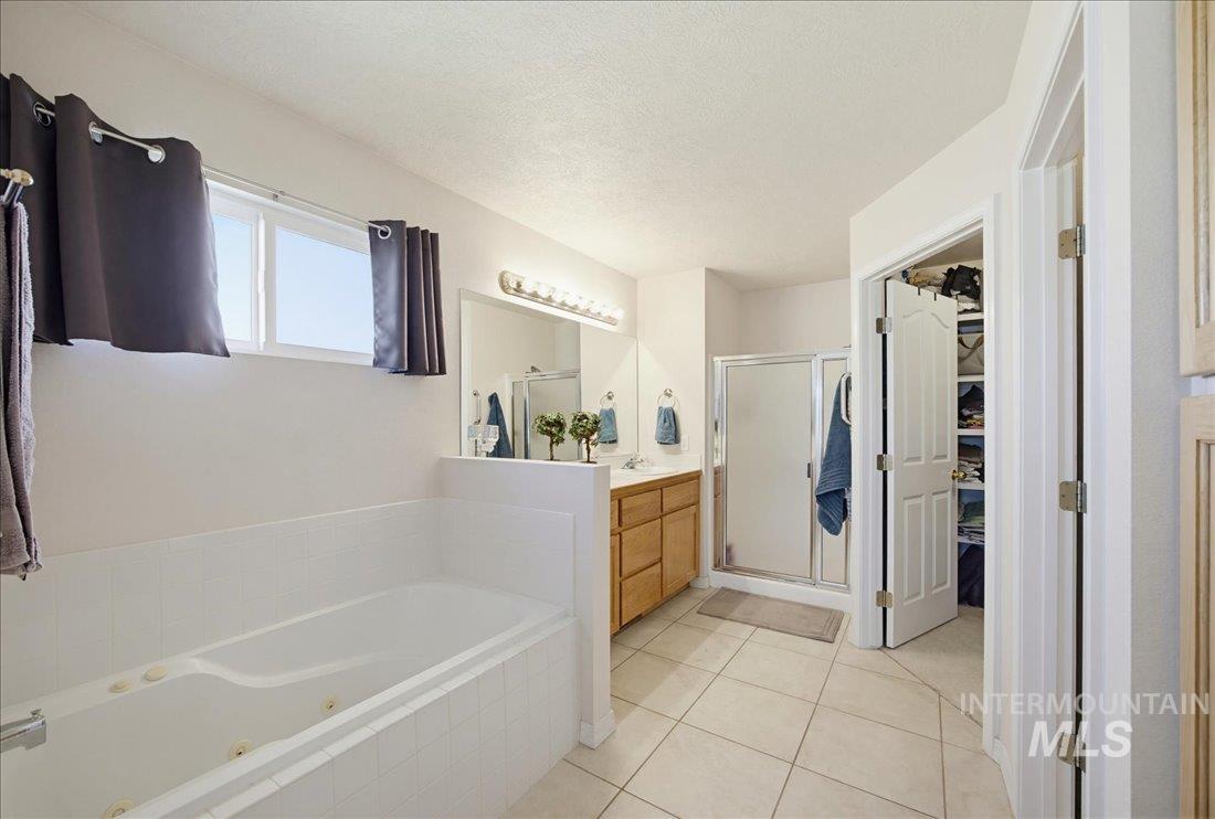 195 E Carmel Drive, Meridian, Idaho 83646, 3 Bedrooms, 2 Bathrooms, Residential For Sale, Price $419,000, 98988960