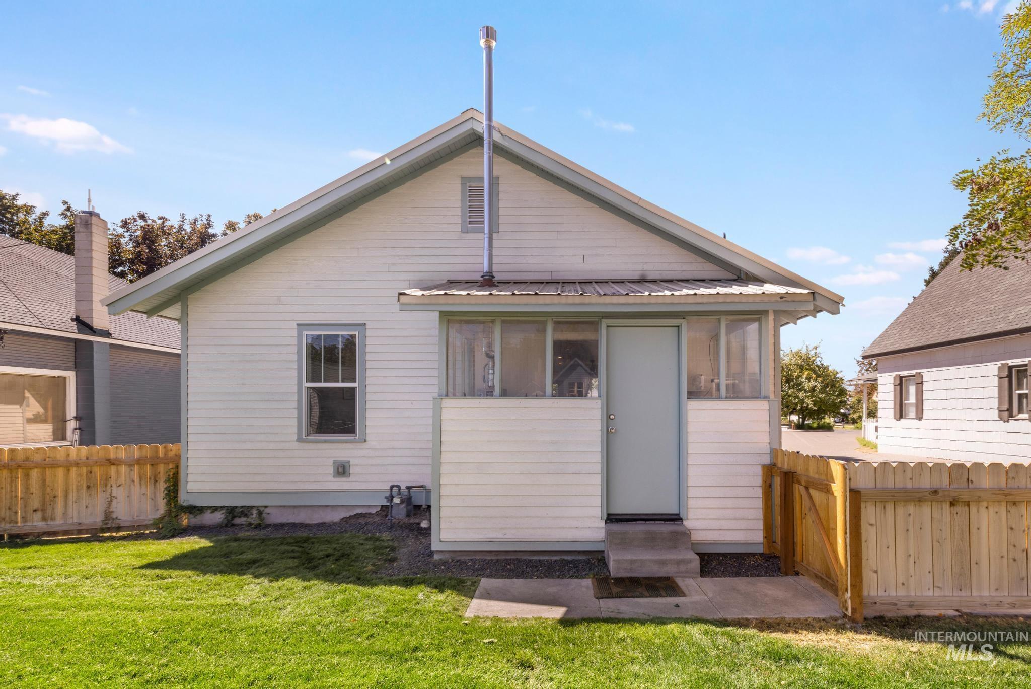 252 7th Ave N, Twin Falls, Idaho 83301, 2 Bedrooms, 1 Bathroom, Residential For Sale, Price $335,000,MLS 98988990