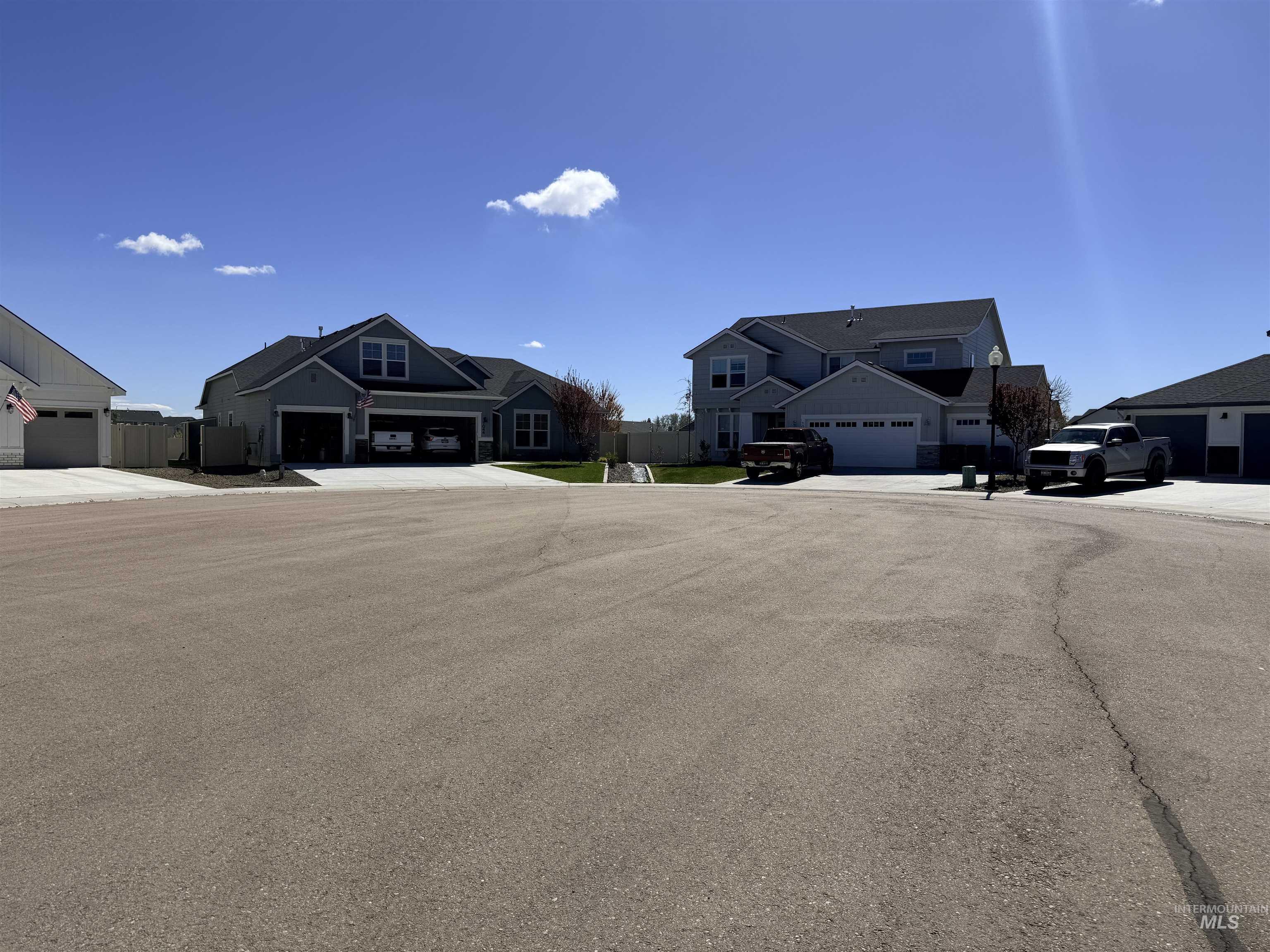 1093 N Bowknot Lake Pl, Star, Idaho 83669, 5 Bedrooms, 2.5 Bathrooms, Residential For Sale, Price $539,000, 98988999