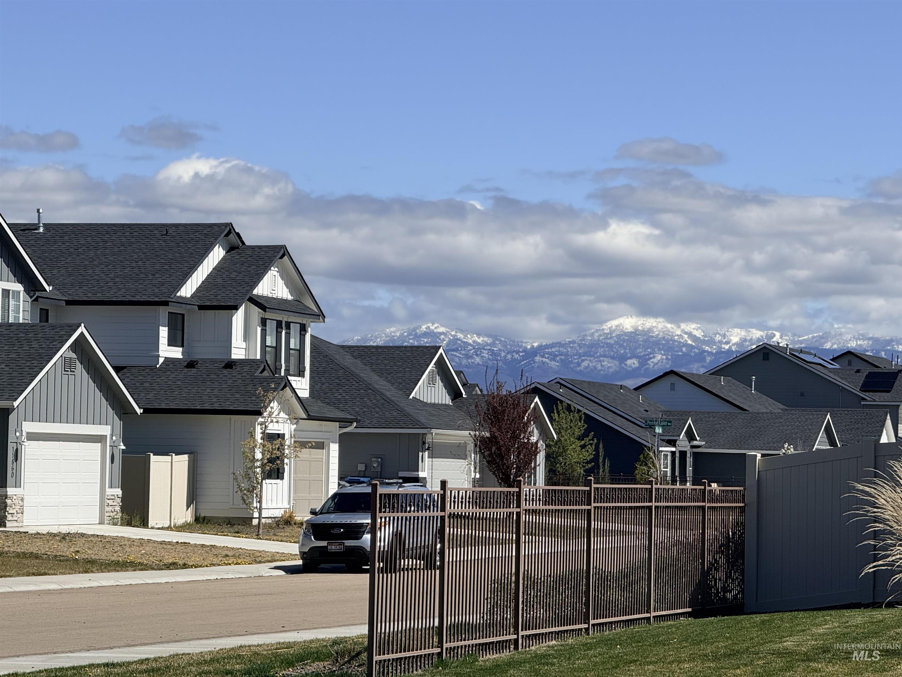 1093 N Bowknot Lake Pl, Star, Idaho 83669, 5 Bedrooms, 2.5 Bathrooms, Residential For Sale, Price $539,000, 98988999