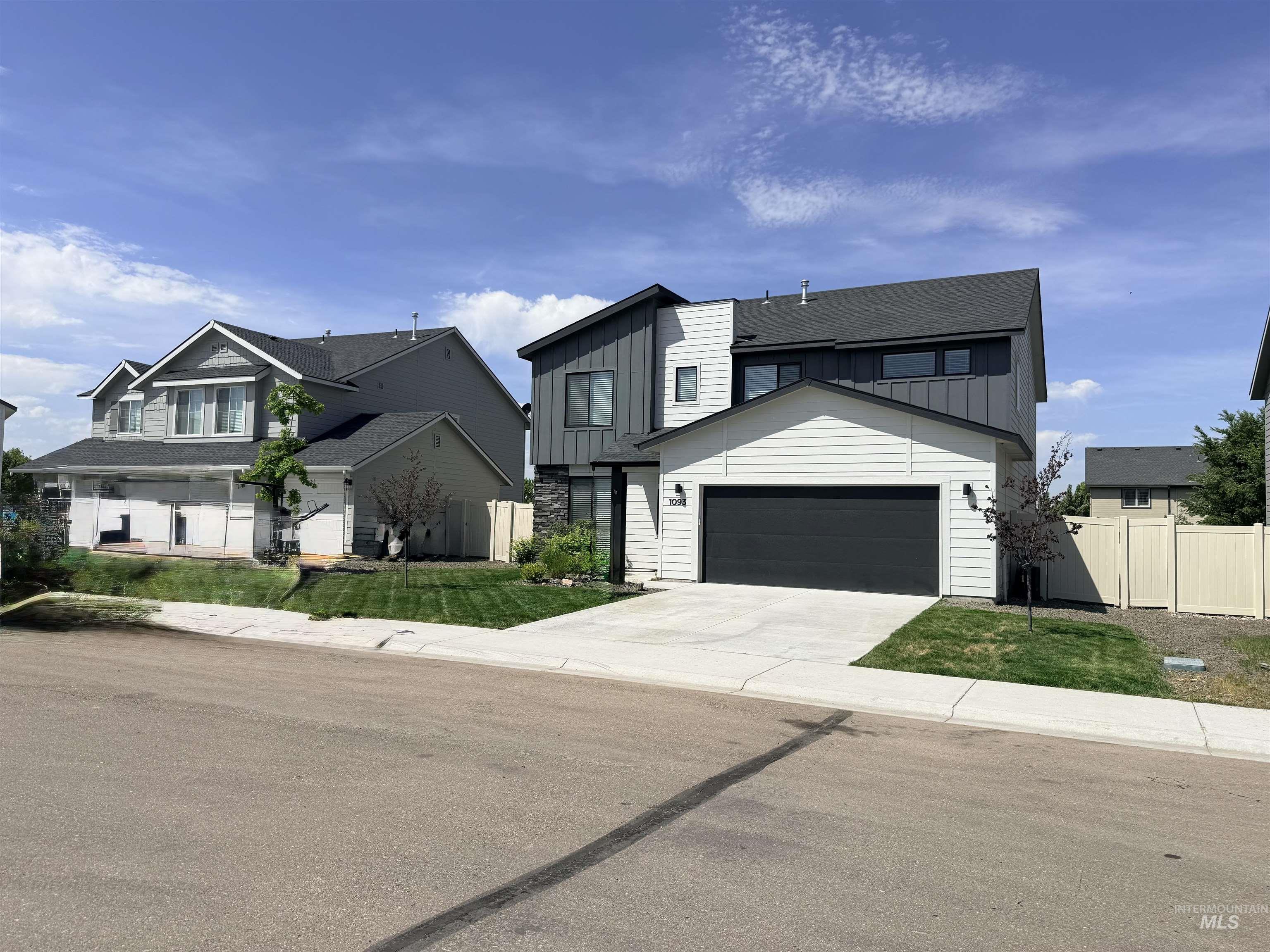 1093 N Bowknot Lake Pl, Star, Idaho 83669, 5 Bedrooms, 2.5 Bathrooms, Residential For Sale, Price $539,000, 98988999
