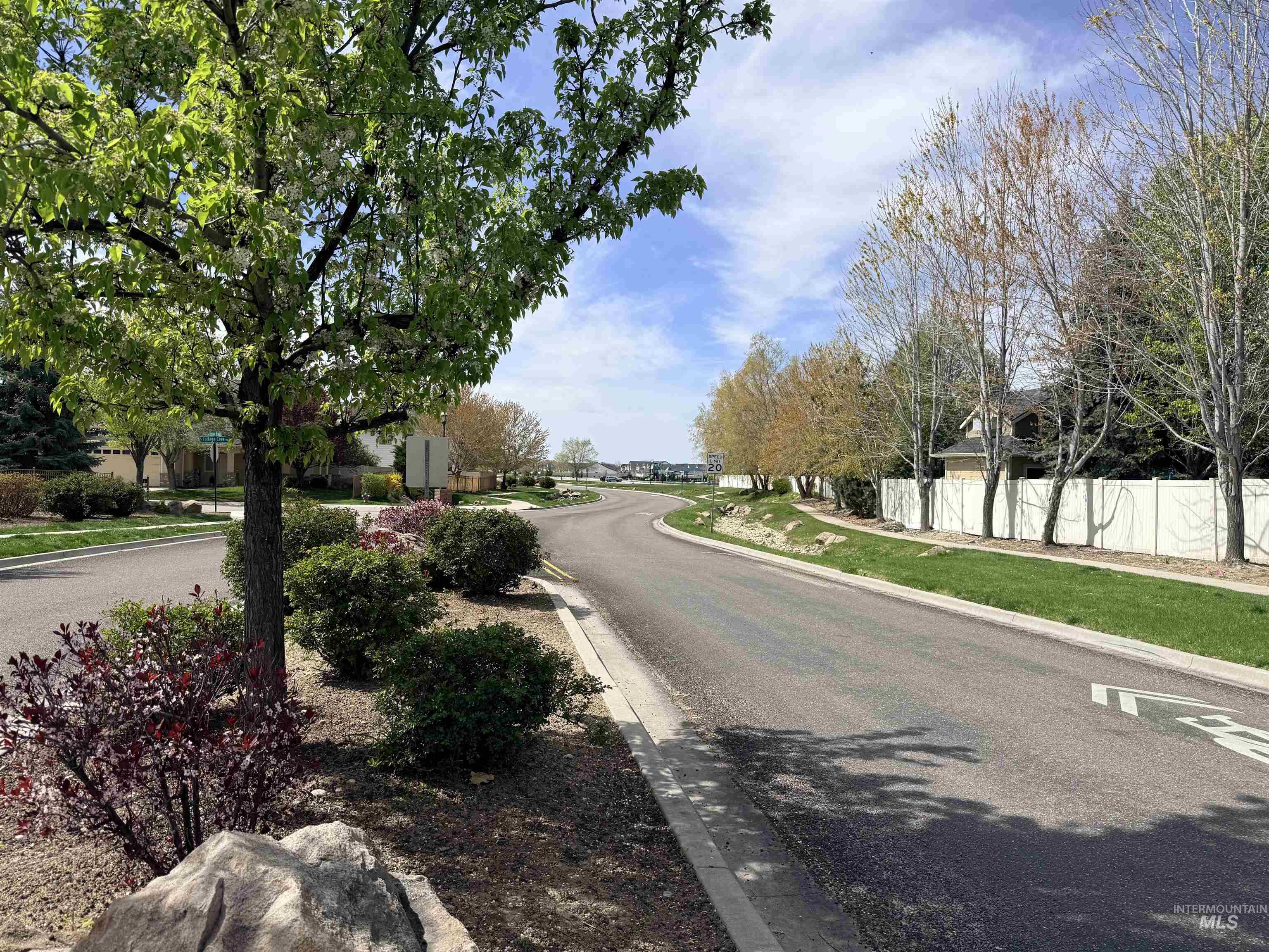 1093 N Bowknot Lake Pl, Star, Idaho 83669, 5 Bedrooms, 2.5 Bathrooms, Residential For Sale, Price $539,000, 98988999