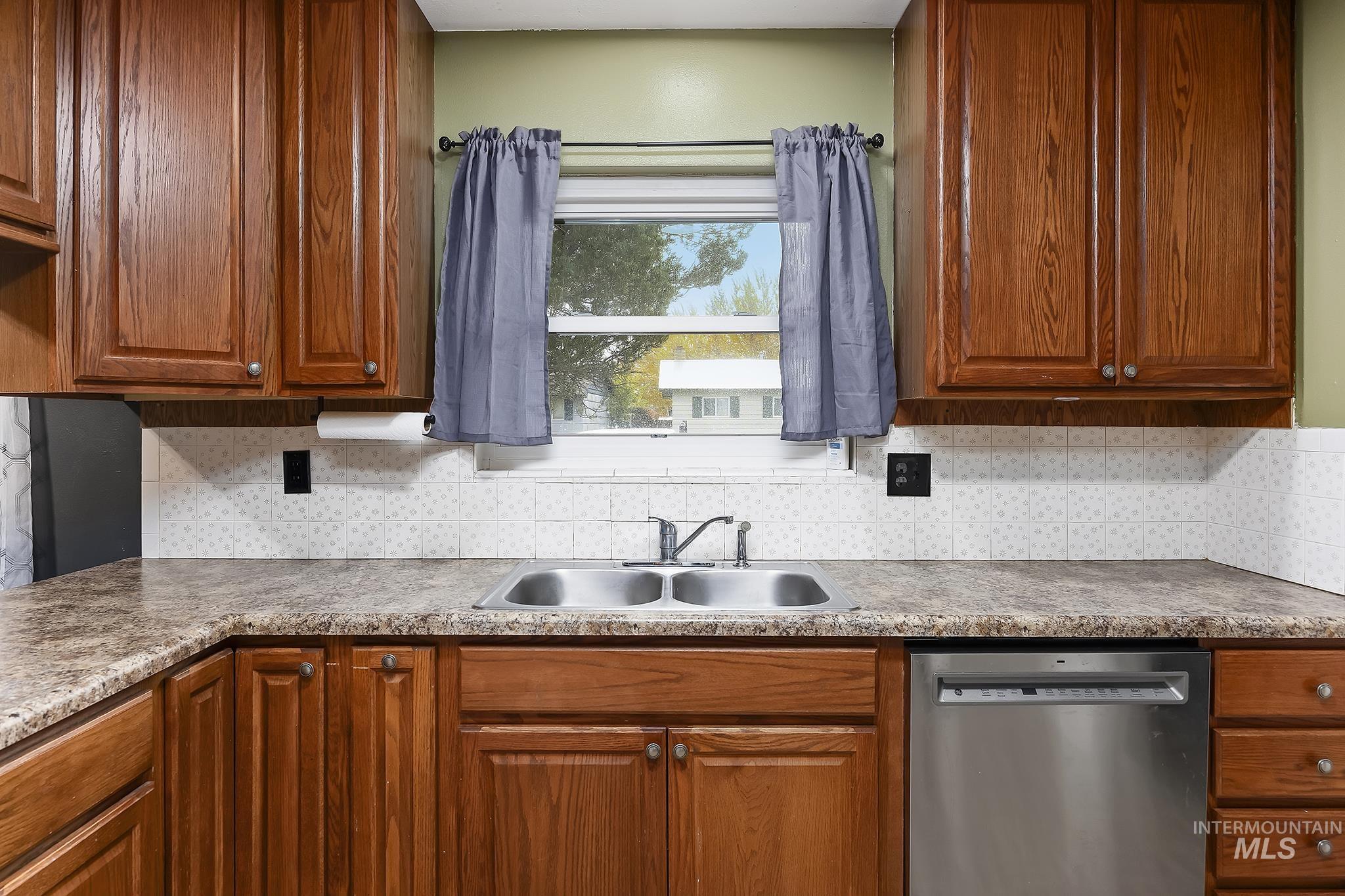 320 E 23rd Dr, Burley, Idaho 83318, 3 Bedrooms, 2 Bathrooms, Residential For Sale, Price $324,900, 98989002