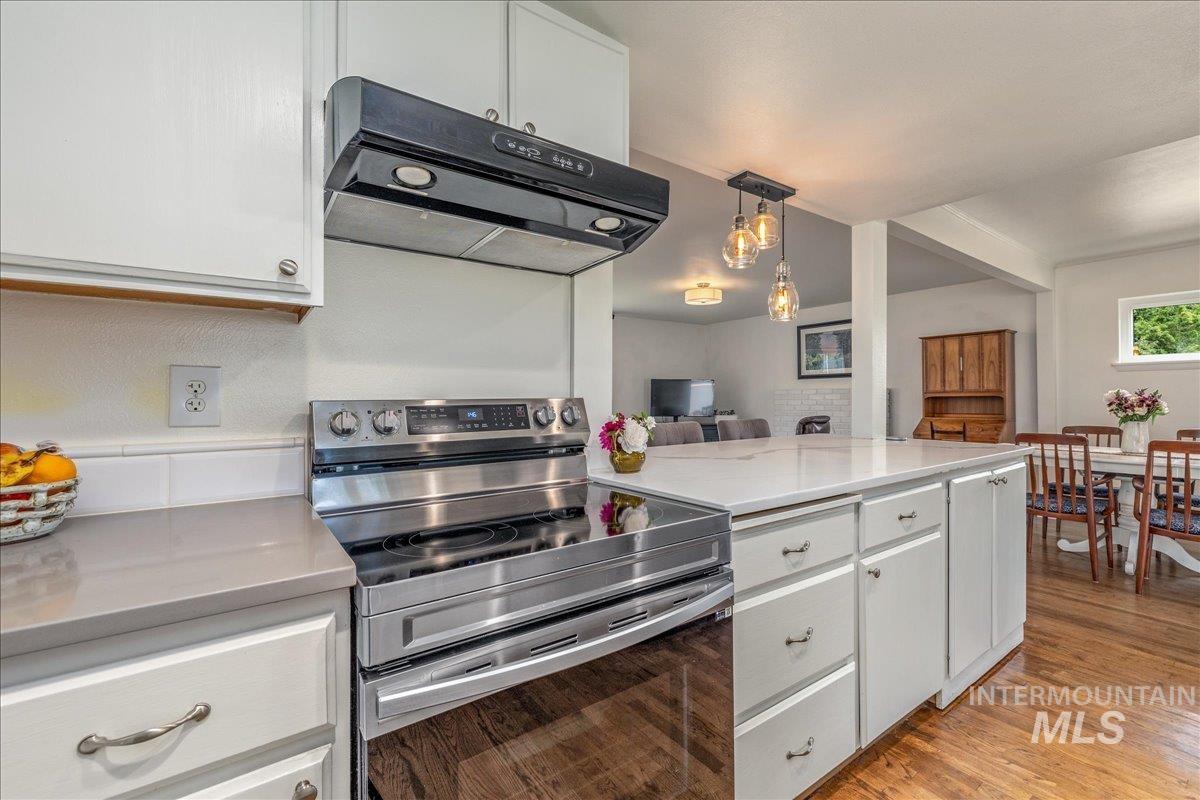 896 N 30th St, Boise, Idaho 83702, 2 Bedrooms, 2 Bathrooms, Residential For Sale, Price $529,900, 98989004