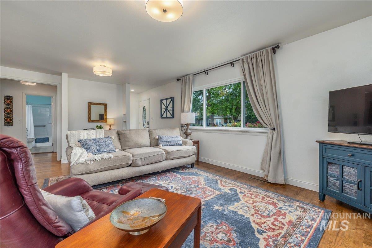 896 N 30th St, Boise, Idaho 83702, 2 Bedrooms, 2 Bathrooms, Residential For Sale, Price $529,900, 98989004