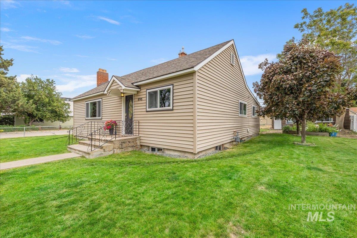 896 N 30th St, Boise, Idaho 83702, 2 Bedrooms, 2 Bathrooms, Residential For Sale, Price $529,900, 98989004