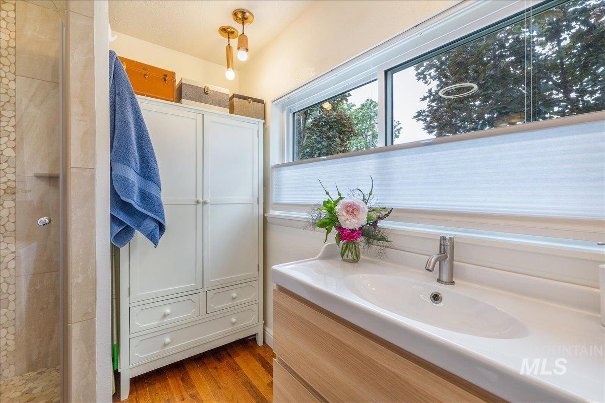 896 N 30th St, Boise, Idaho 83702, 2 Bedrooms, 2 Bathrooms, Residential For Sale, Price $529,900, 98989004