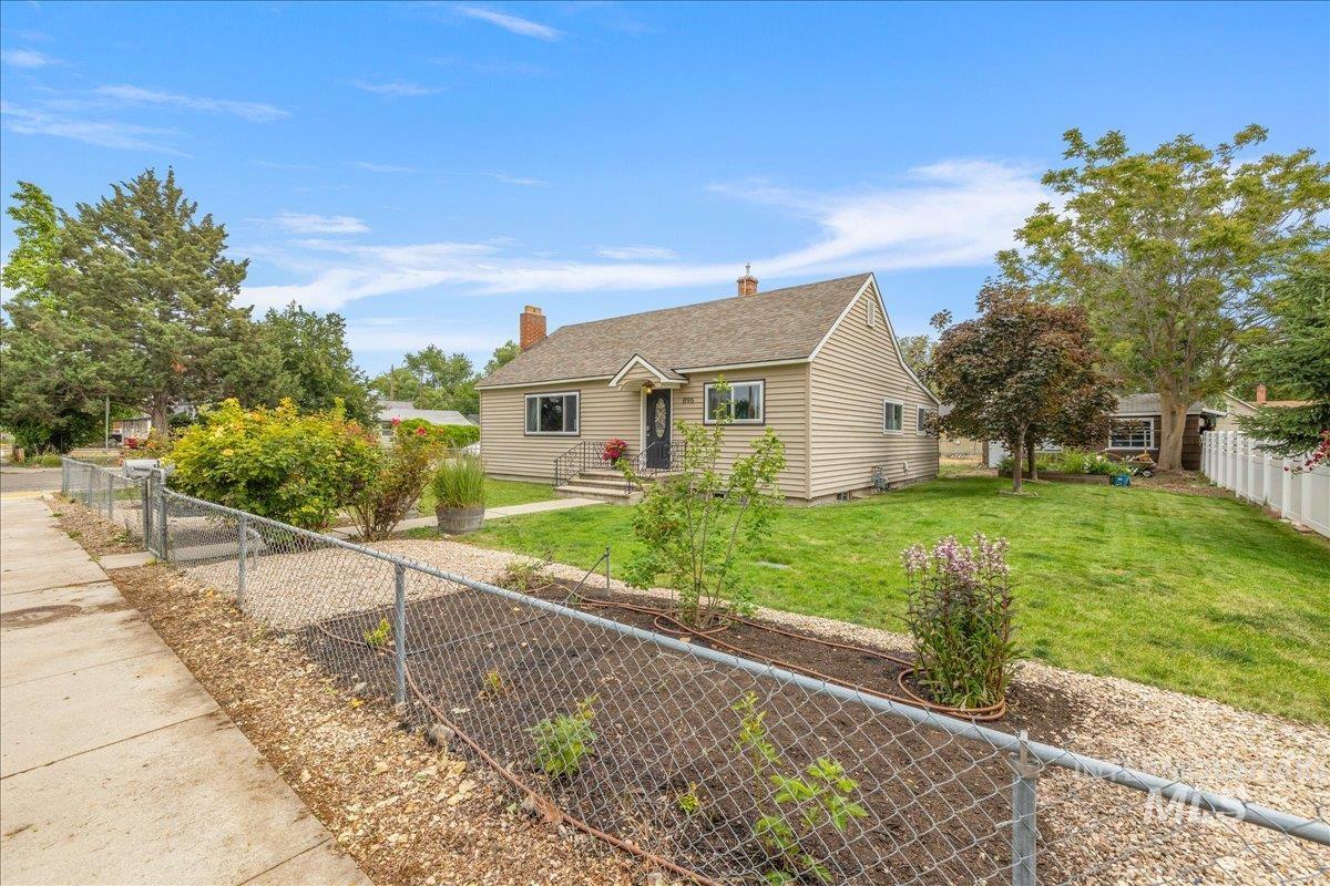 896 N 30th St, Boise, Idaho 83702, 2 Bedrooms, 2 Bathrooms, Residential For Sale, Price $529,900, 98989004