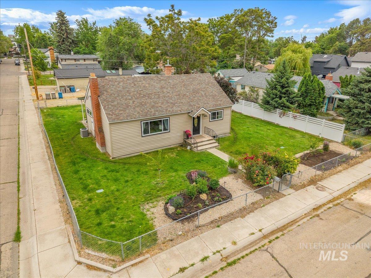 896 N 30th St, Boise, Idaho 83702, 2 Bedrooms, 2 Bathrooms, Residential For Sale, Price $529,900, 98989004