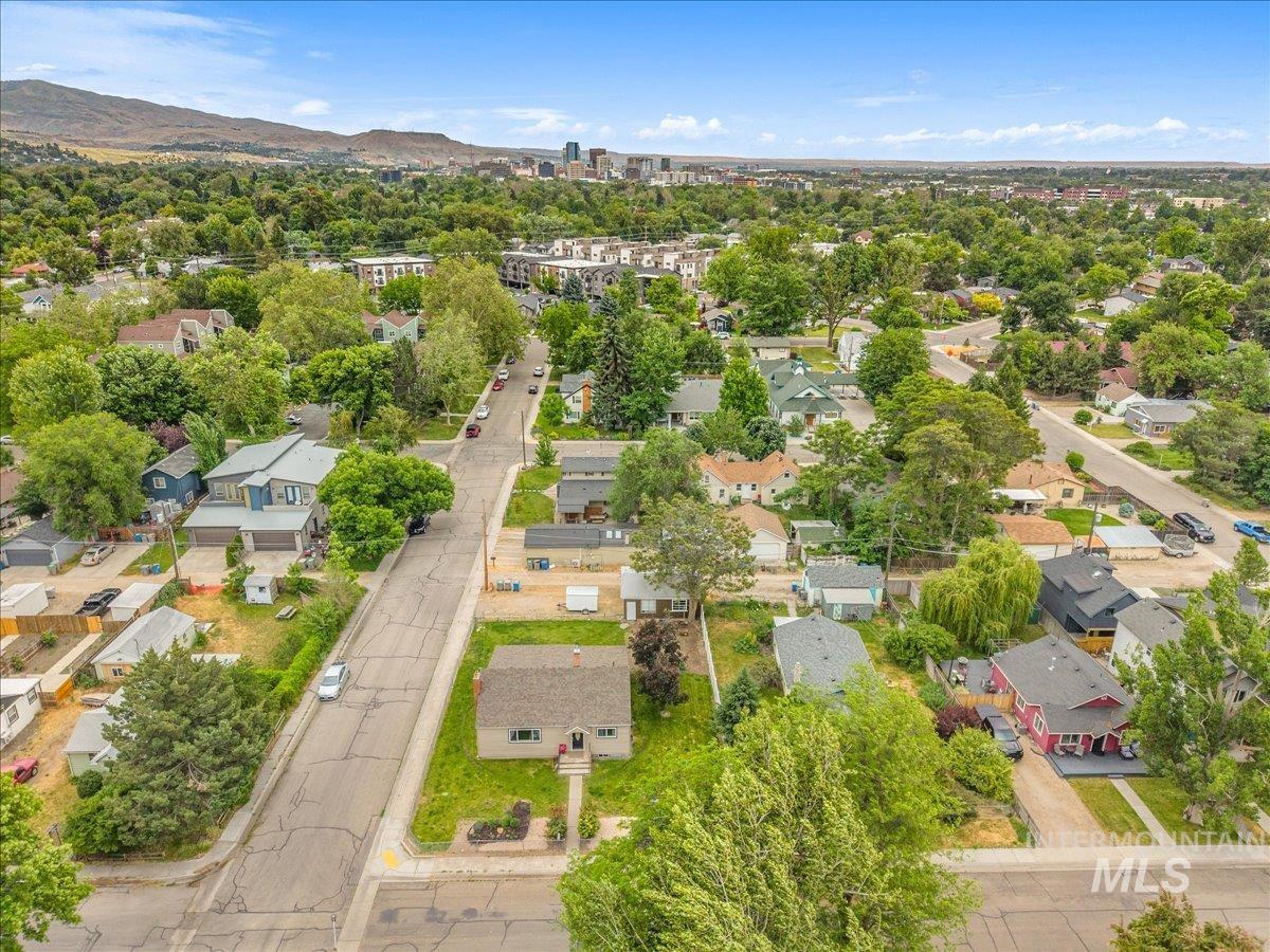 896 N 30th St, Boise, Idaho 83702, 2 Bedrooms, 2 Bathrooms, Residential For Sale, Price $529,900, 98989004