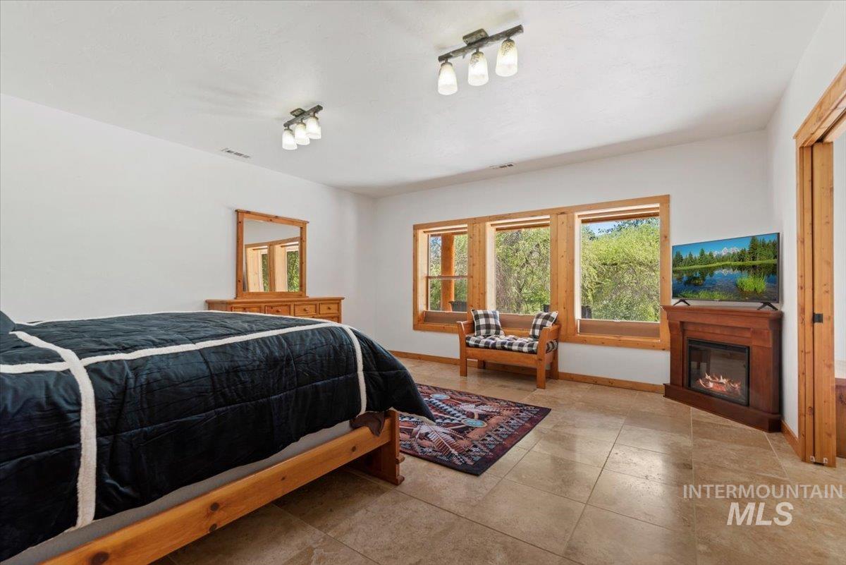 130 Mill Rd, Horseshoe Bend, Idaho 83629, 5 Bedrooms, 5 Bathrooms, Residential For Sale, Price $1,750,000,MLS 98989005