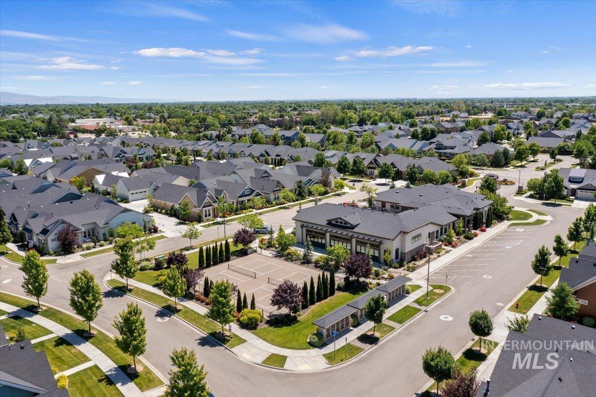 6177 W Winward Lane, Meridian, Idaho 83646, 2 Bedrooms, 2 Bathrooms, Residential For Sale, Price $554,900, 98989011