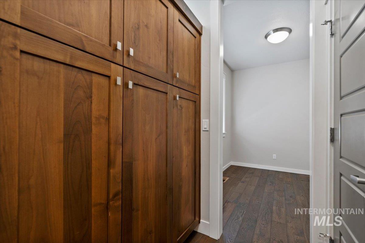 6177 W Winward Lane, Meridian, Idaho 83646, 2 Bedrooms, 2 Bathrooms, Residential For Sale, Price $554,900, 98989011