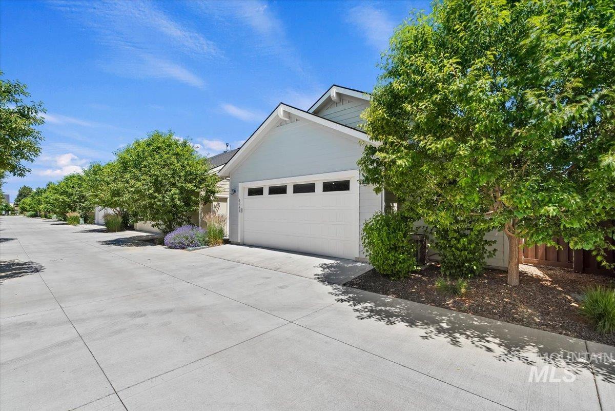 6177 W Winward Lane, Meridian, Idaho 83646, 2 Bedrooms, 2 Bathrooms, Residential For Sale, Price $554,900, 98989011