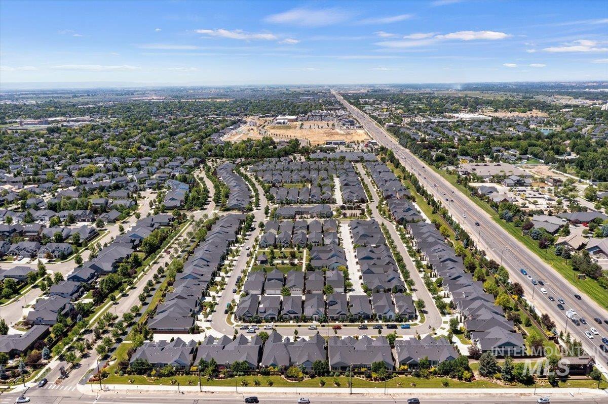 6177 W Winward Lane, Meridian, Idaho 83646, 2 Bedrooms, 2 Bathrooms, Residential For Sale, Price $554,900, 98989011