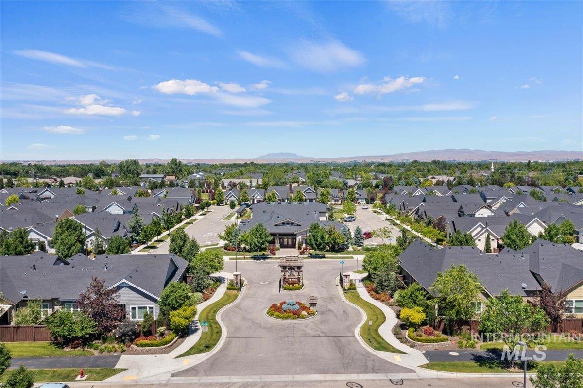 6177 W Winward Lane, Meridian, Idaho 83646, 2 Bedrooms, 2 Bathrooms, Residential For Sale, Price $554,900, 98989011