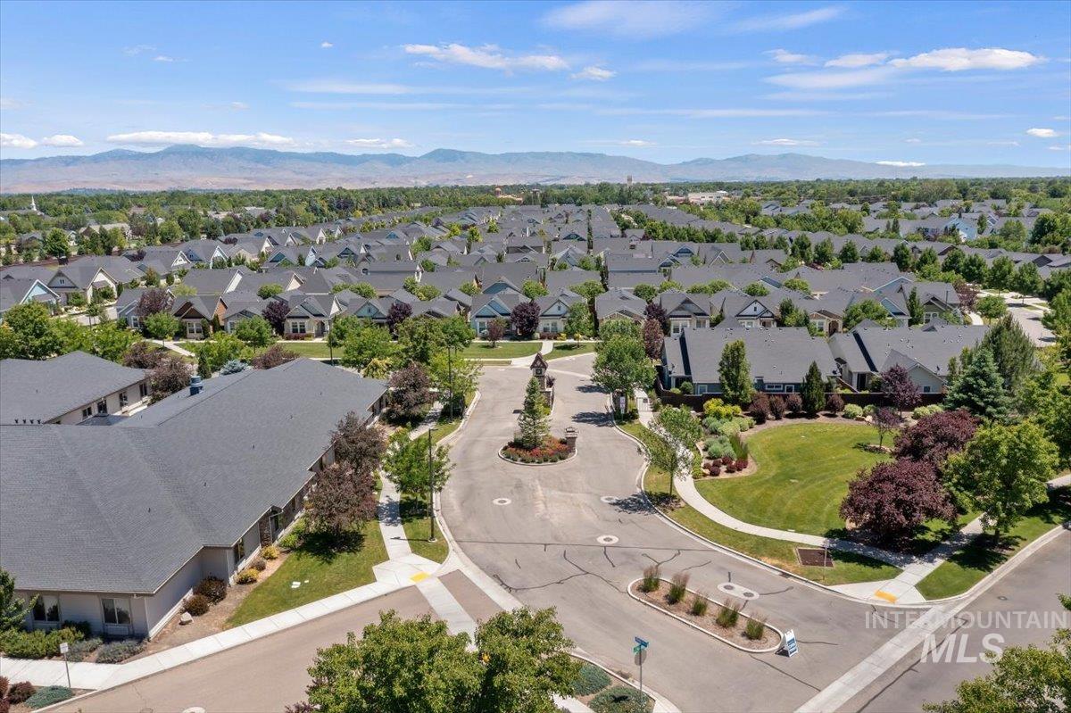 6177 W Winward Lane, Meridian, Idaho 83646, 2 Bedrooms, 2 Bathrooms, Residential For Sale, Price $554,900, 98989011