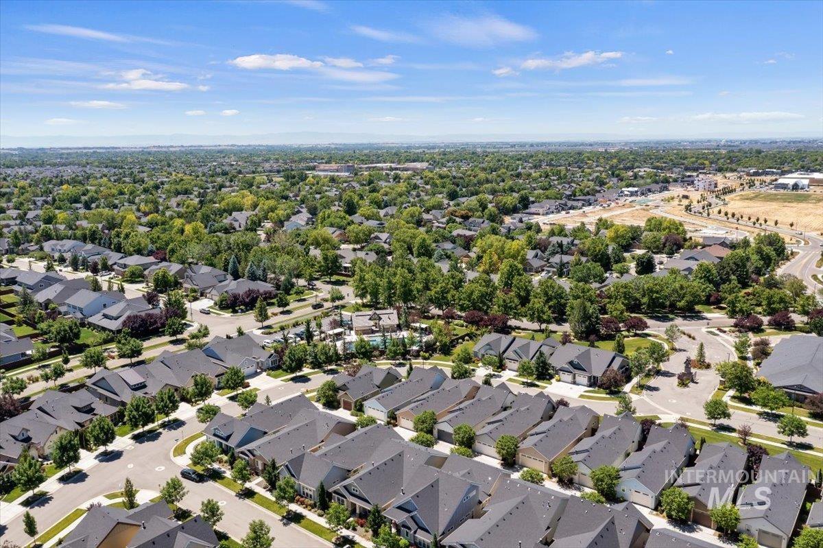 6177 W Winward Lane, Meridian, Idaho 83646, 2 Bedrooms, 2 Bathrooms, Residential For Sale, Price $554,900, 98989011