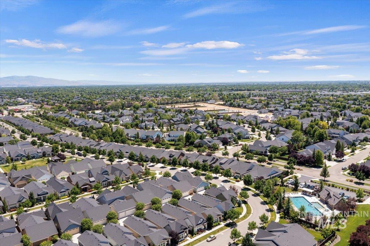 6177 W Winward Lane, Meridian, Idaho 83646, 2 Bedrooms, 2 Bathrooms, Residential For Sale, Price $554,900, 98989011