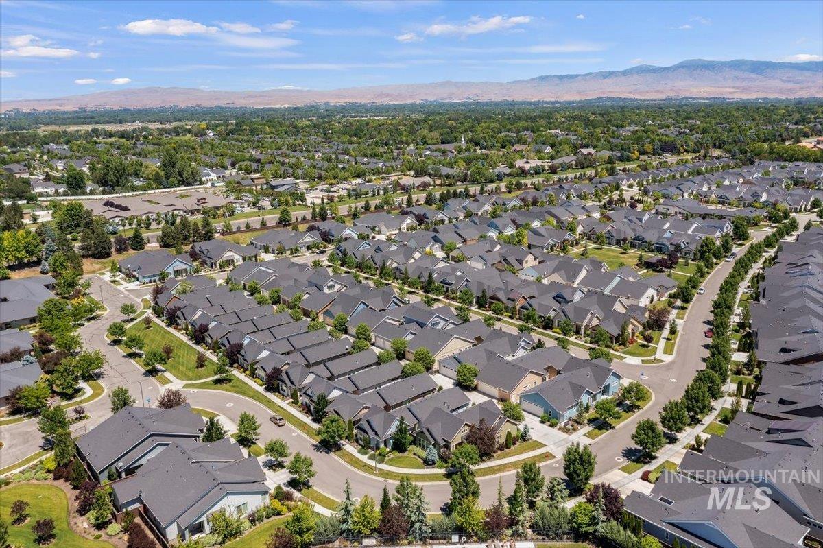 6177 W Winward Lane, Meridian, Idaho 83646, 2 Bedrooms, 2 Bathrooms, Residential For Sale, Price $554,900, 98989011