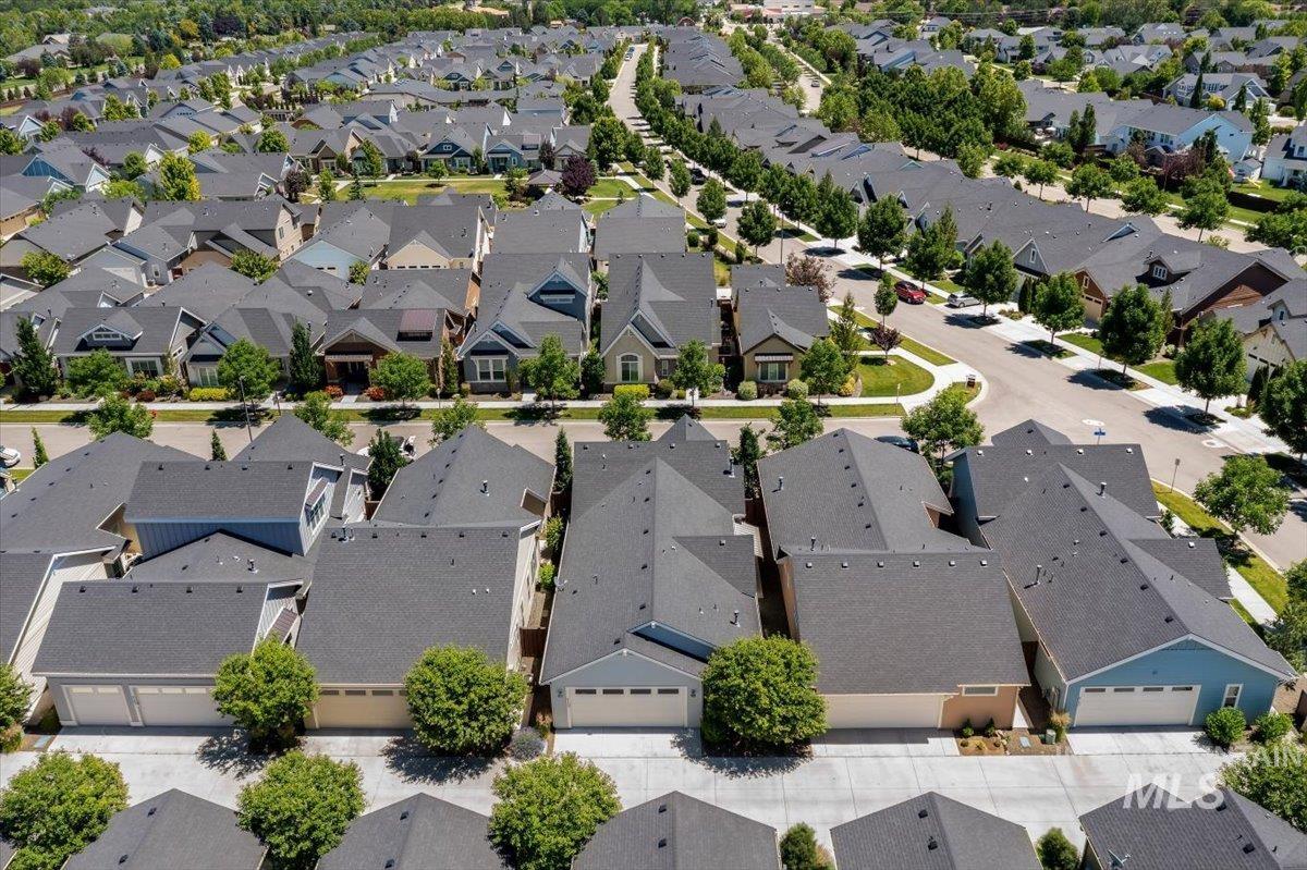 6177 W Winward Lane, Meridian, Idaho 83646, 2 Bedrooms, 2 Bathrooms, Residential For Sale, Price $554,900, 98989011