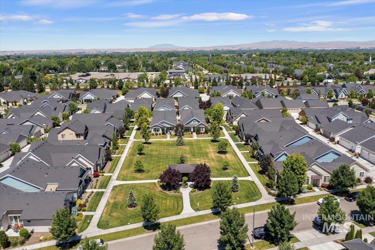 6177 W Winward Lane, Meridian, Idaho 83646, 2 Bedrooms, 2 Bathrooms, Residential For Sale, Price $554,900, 98989011