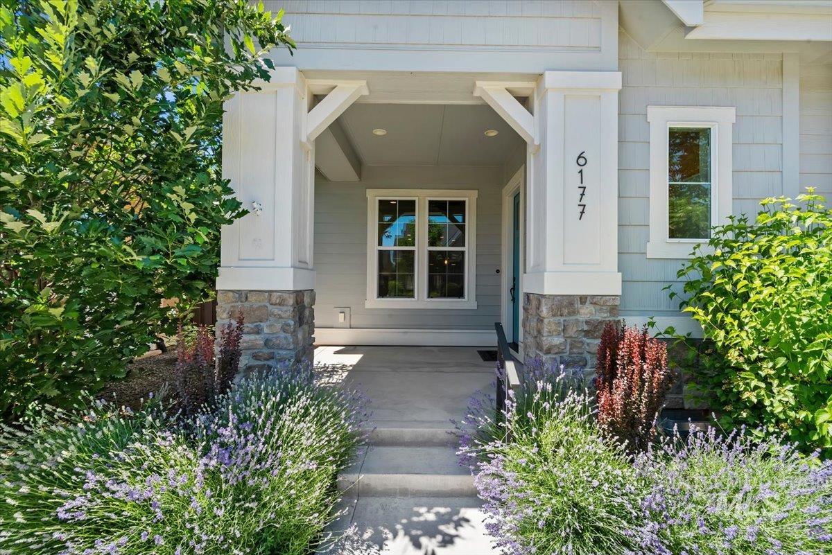 6177 W Winward Lane, Meridian, Idaho 83646, 2 Bedrooms, 2 Bathrooms, Residential For Sale, Price $554,900, 98989011