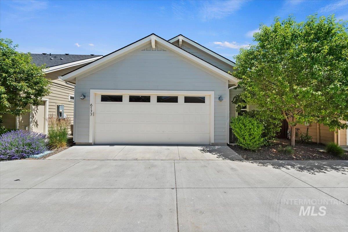 6177 W Winward Lane, Meridian, Idaho 83646, 2 Bedrooms, 2 Bathrooms, Residential For Sale, Price $554,900, 98989011