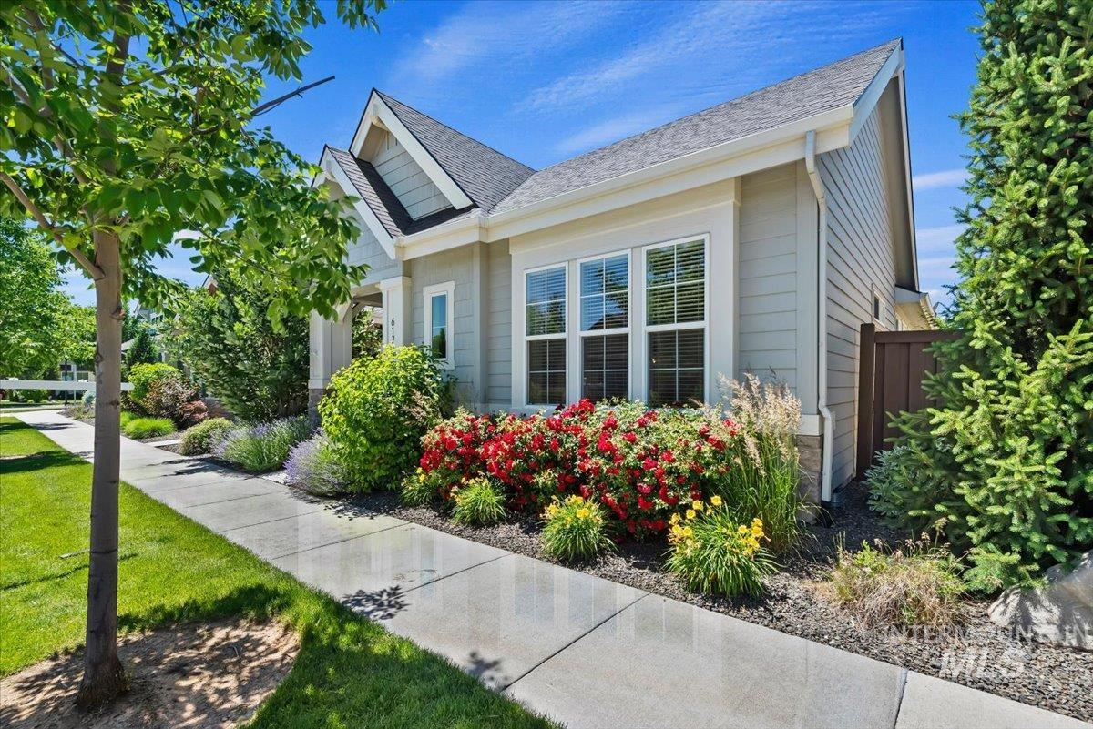 6177 W Winward Lane, Meridian, Idaho 83646, 2 Bedrooms, 2 Bathrooms, Residential For Sale, Price $554,900, 98989011