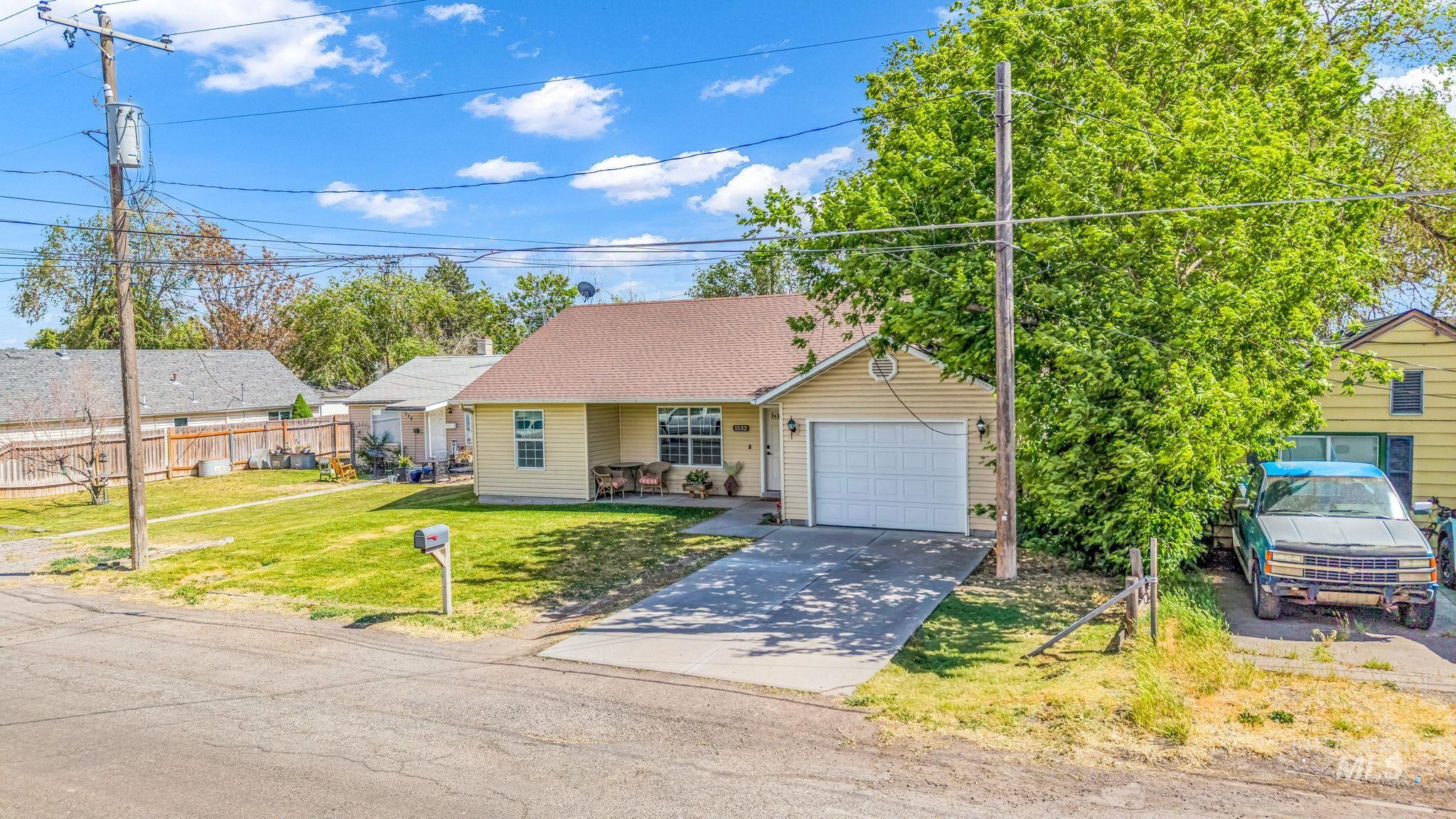 1532 E 3rd Ave, Twin Falls, Idaho 83301, 3 Bedrooms, 2 Bathrooms, Residential For Sale, Price $334,900, 98989013