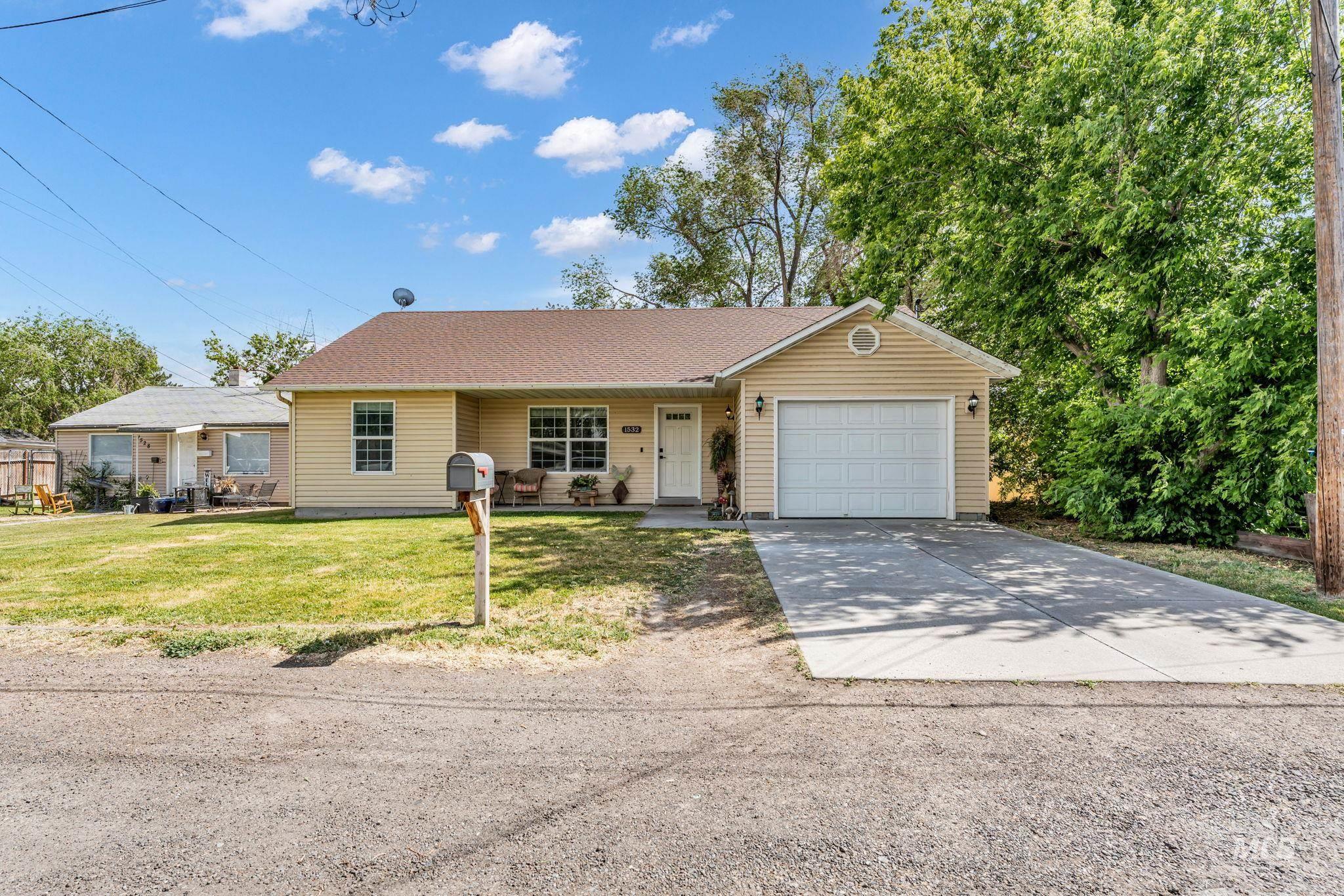 1532 E 3rd Ave, Twin Falls, Idaho 83301, 3 Bedrooms, 2 Bathrooms, Residential For Sale, Price $334,900, 98989013