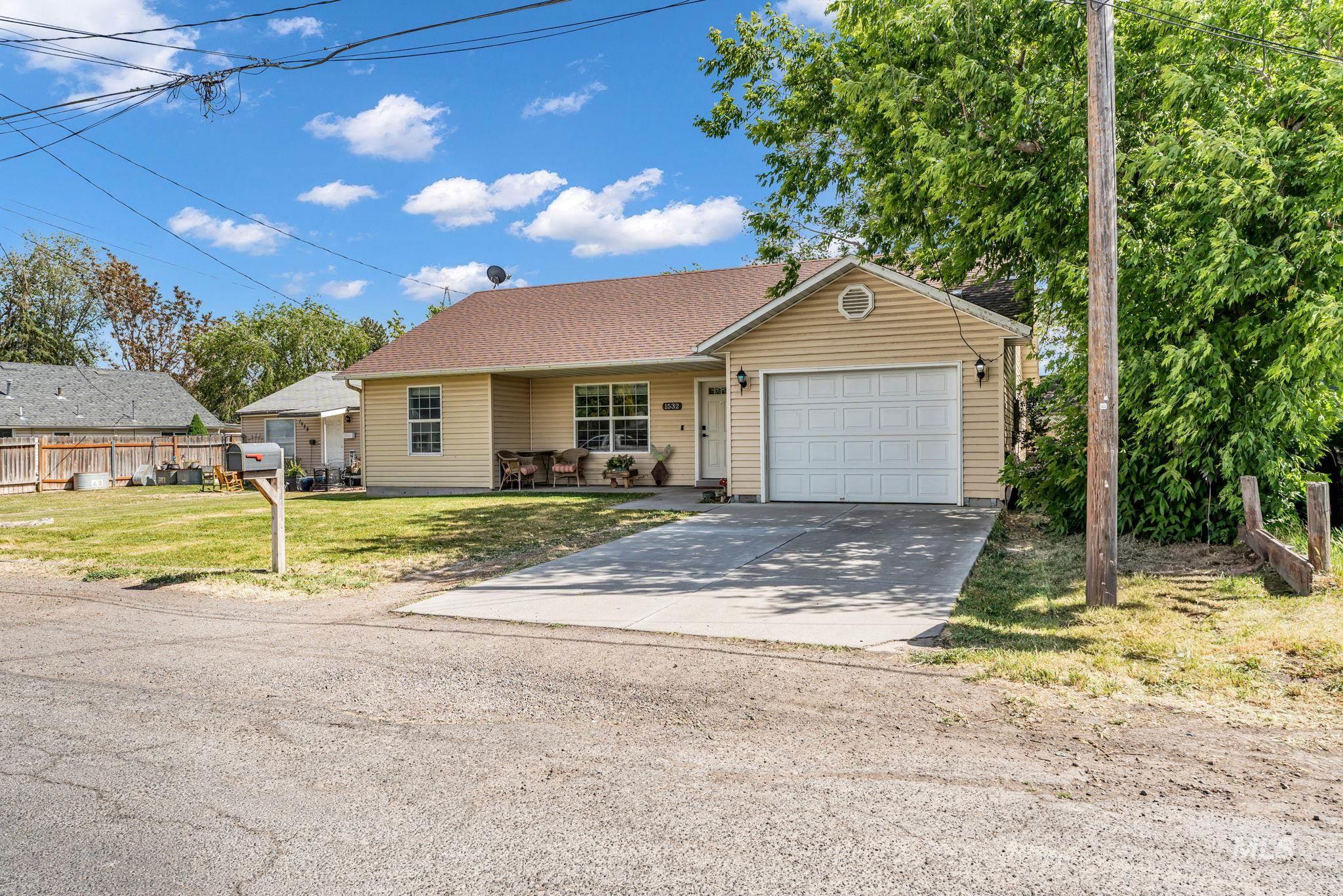 1532 E 3rd Ave, Twin Falls, Idaho 83301, 3 Bedrooms, 2 Bathrooms, Residential For Sale, Price $334,900, 98989013