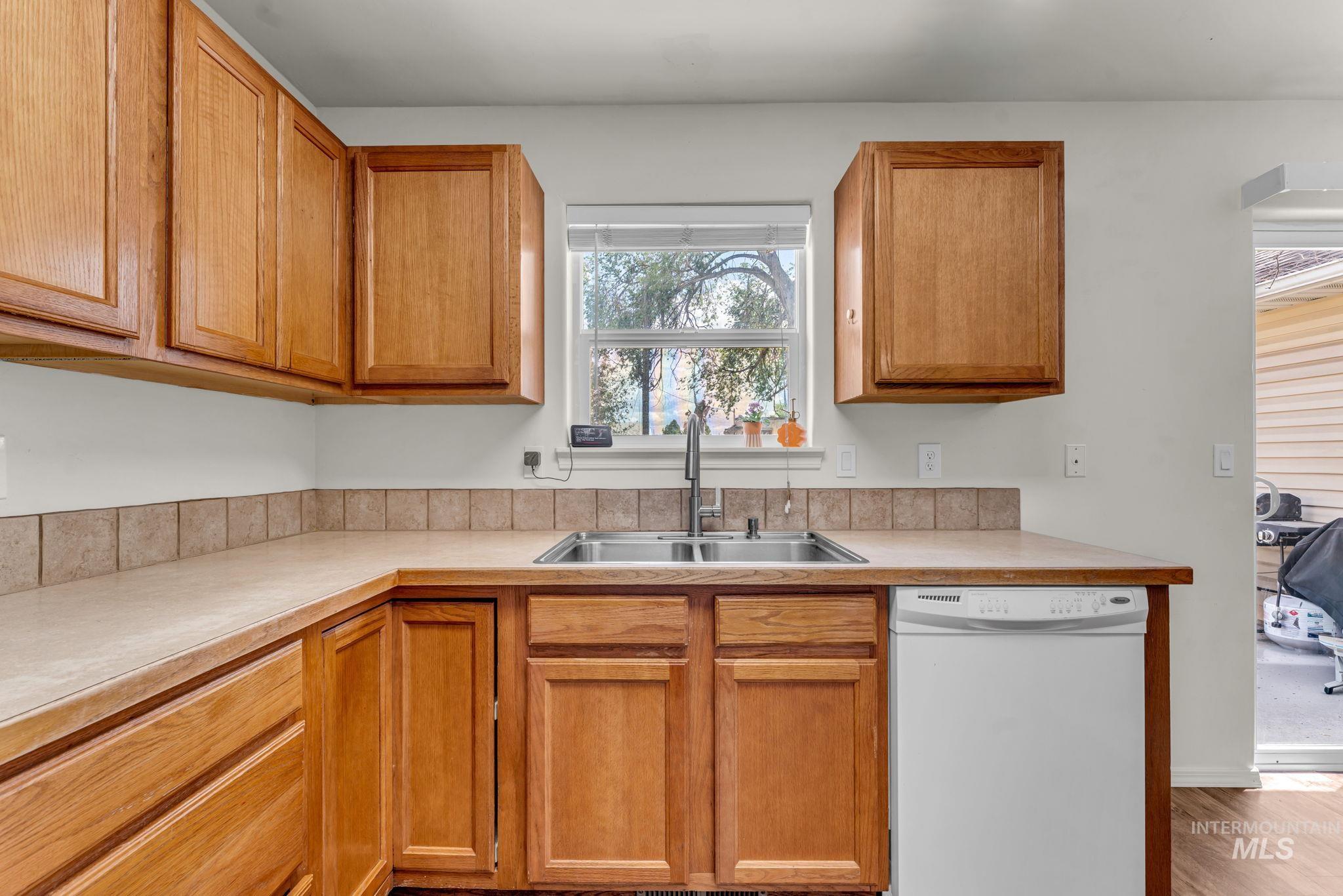 1532 E 3rd Ave, Twin Falls, Idaho 83301, 3 Bedrooms, 2 Bathrooms, Residential For Sale, Price $334,900, 98989013