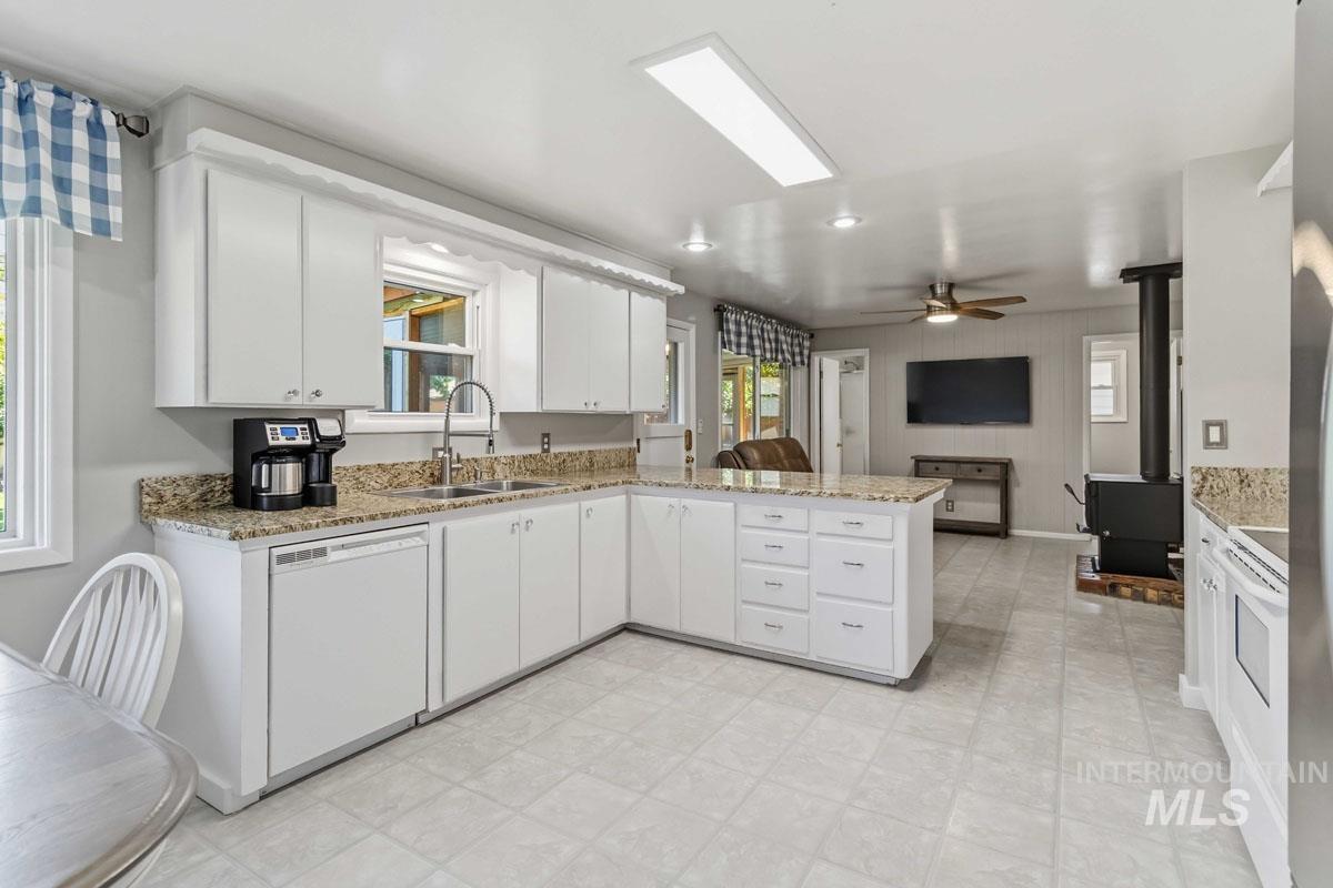 2724 S Meadowbrook Dr., Boise, Idaho 83705, 3 Bedrooms, 2 Bathrooms, Residential For Sale, Price $535,000, 98989015