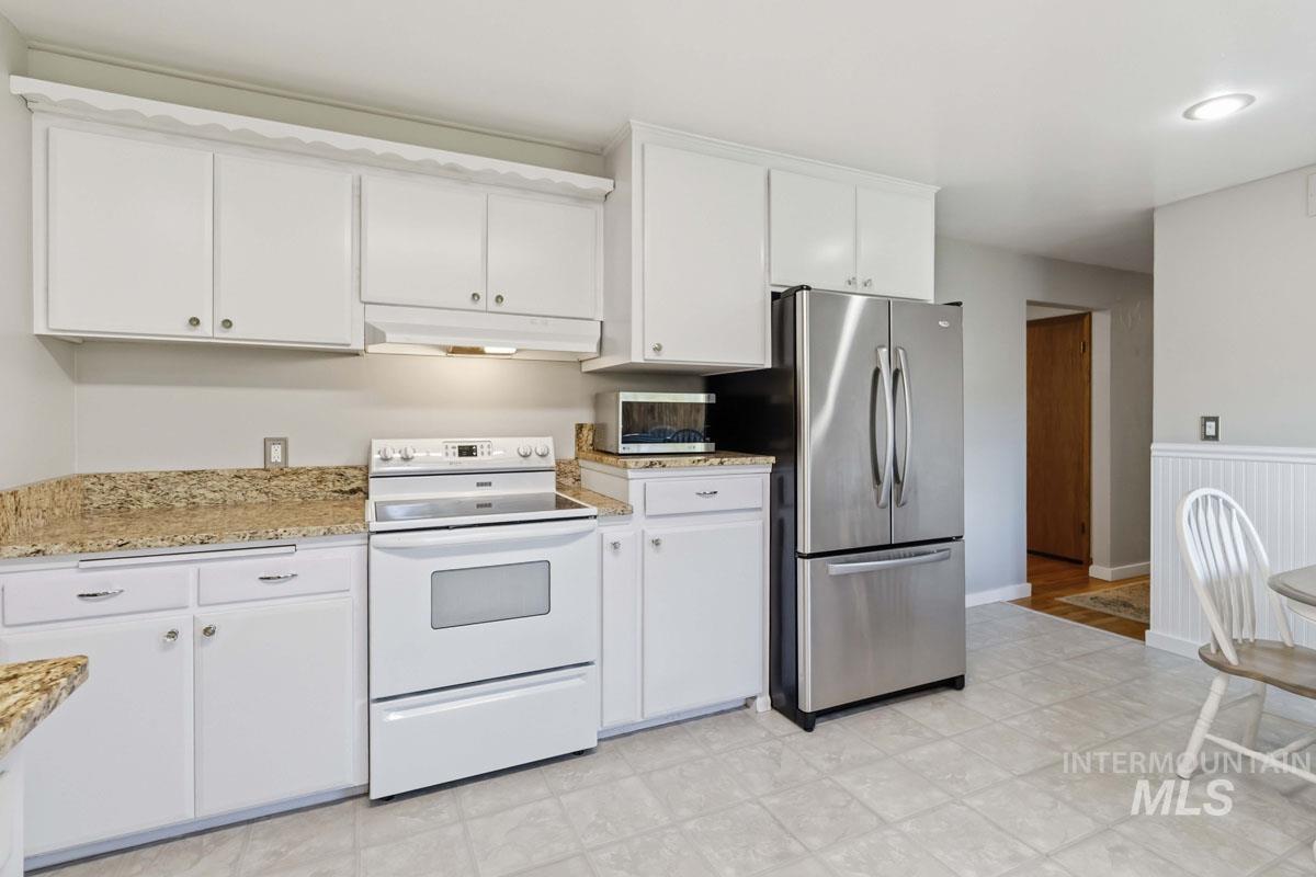 2724 S Meadowbrook Dr., Boise, Idaho 83705, 3 Bedrooms, 2 Bathrooms, Residential For Sale, Price $535,000, 98989015