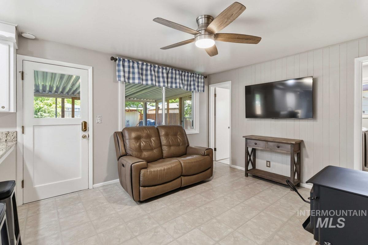 2724 S Meadowbrook Dr., Boise, Idaho 83705, 3 Bedrooms, 2 Bathrooms, Residential For Sale, Price $535,000, 98989015