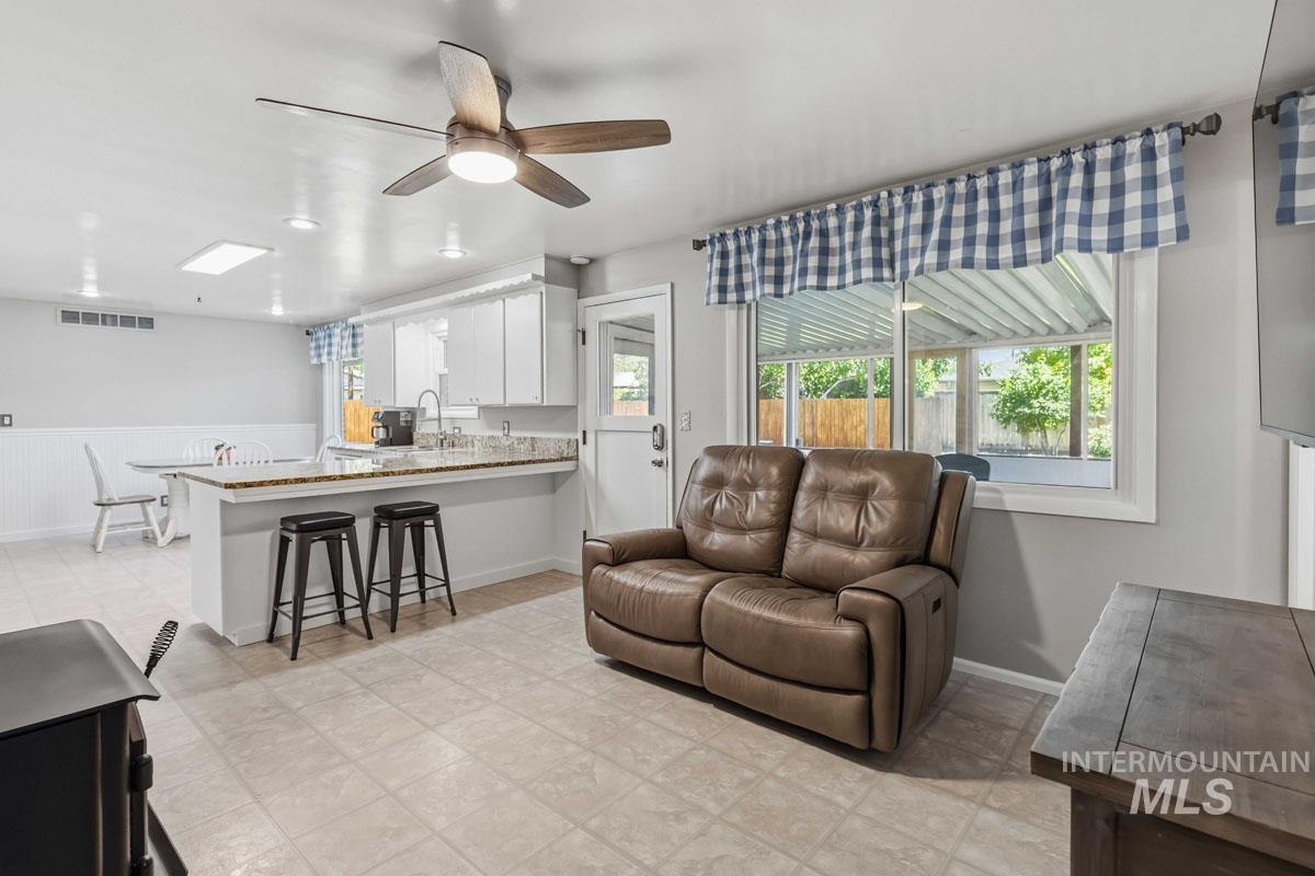 2724 S Meadowbrook Dr., Boise, Idaho 83705, 3 Bedrooms, 2 Bathrooms, Residential For Sale, Price $535,000, 98989015