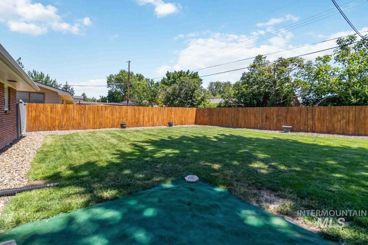 2724 S Meadowbrook Dr., Boise, Idaho 83705, 3 Bedrooms, 2 Bathrooms, Residential For Sale, Price $535,000, 98989015