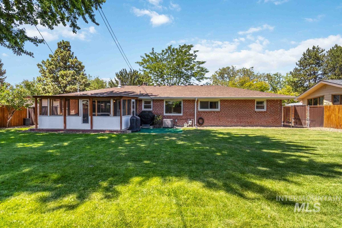 2724 S Meadowbrook Dr., Boise, Idaho 83705, 3 Bedrooms, 2 Bathrooms, Residential For Sale, Price $535,000, 98989015