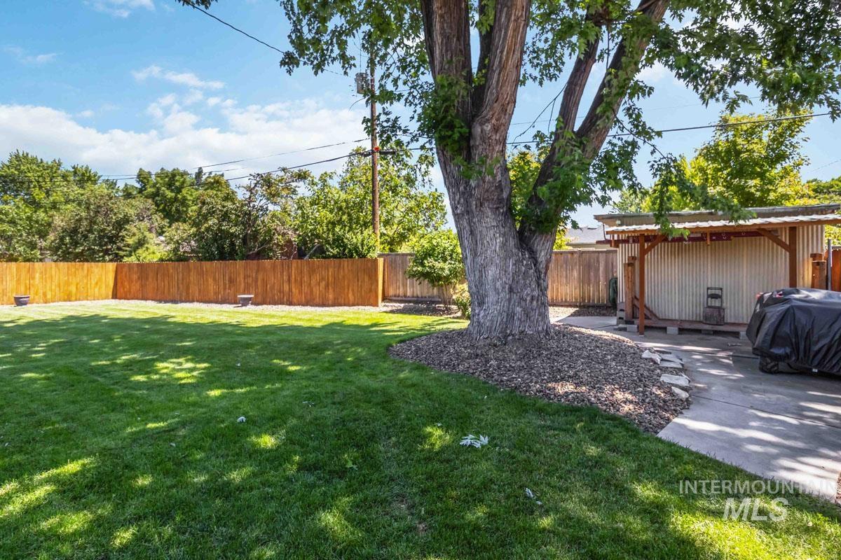 2724 S Meadowbrook Dr., Boise, Idaho 83705, 3 Bedrooms, 2 Bathrooms, Residential For Sale, Price $535,000, 98989015