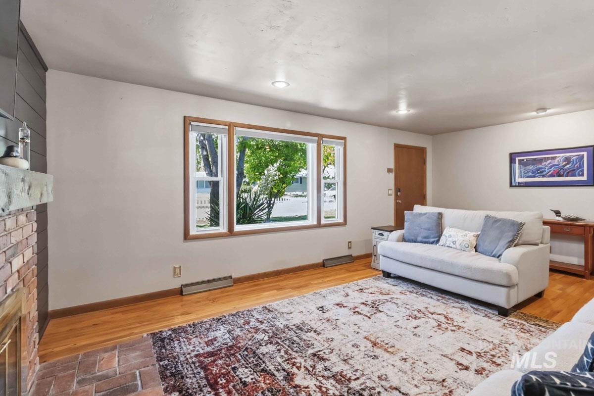 2724 S Meadowbrook Dr., Boise, Idaho 83705, 3 Bedrooms, 2 Bathrooms, Residential For Sale, Price $535,000, 98989015