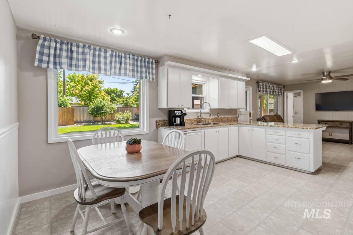 2724 S Meadowbrook Dr., Boise, Idaho 83705, 3 Bedrooms, 2 Bathrooms, Residential For Sale, Price $535,000, 98989015