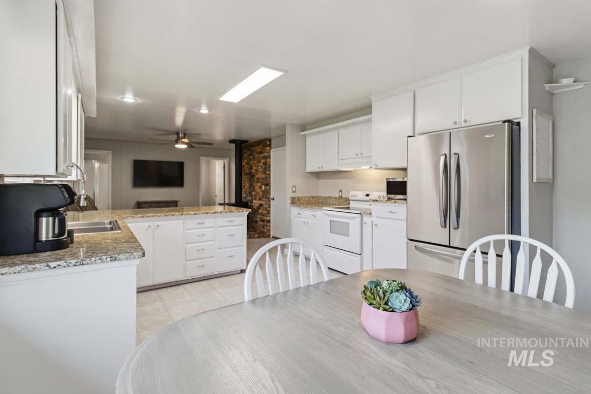 2724 S Meadowbrook Dr., Boise, Idaho 83705, 3 Bedrooms, 2 Bathrooms, Residential For Sale, Price $535,000, 98989015