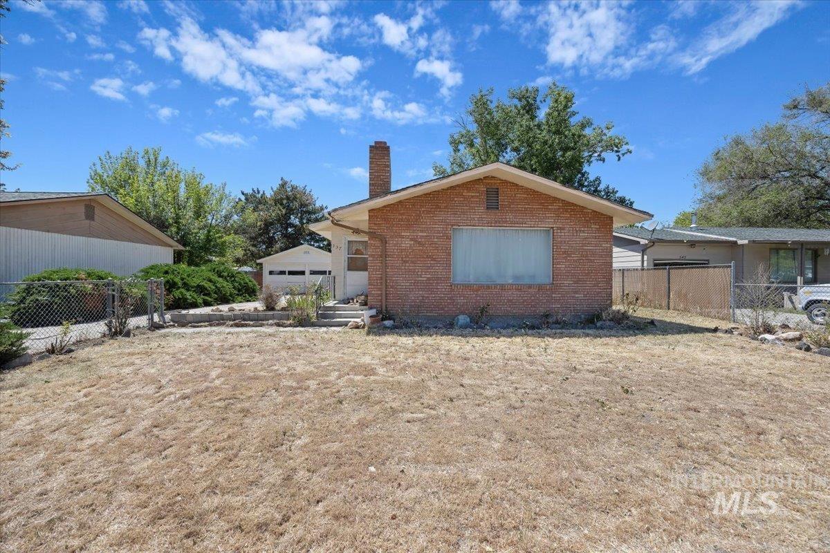 537 Monroe, Twin Falls, Idaho 83301, 5 Bedrooms, 2 Bathrooms, Residential For Sale, Price $199,900,MLS 98989023