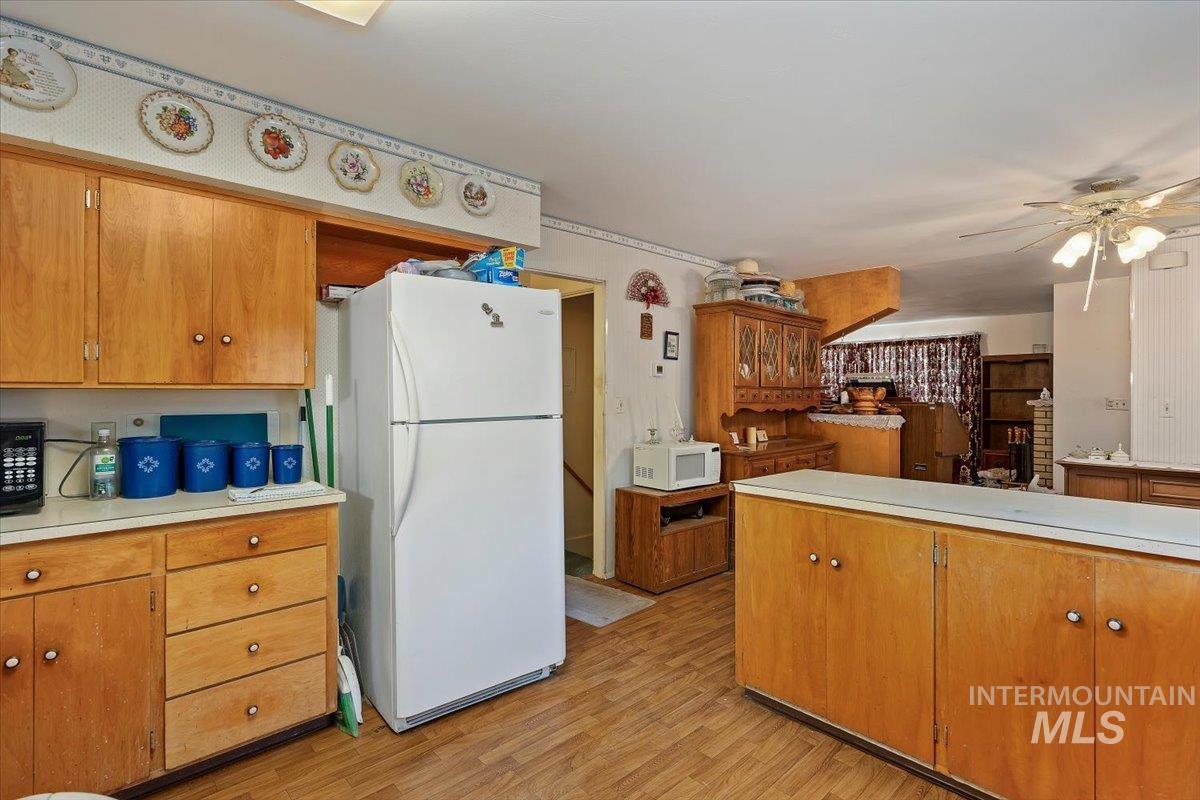 537 Monroe, Twin Falls, Idaho 83301, 5 Bedrooms, 2 Bathrooms, Residential For Sale, Price $199,900,MLS 98989023