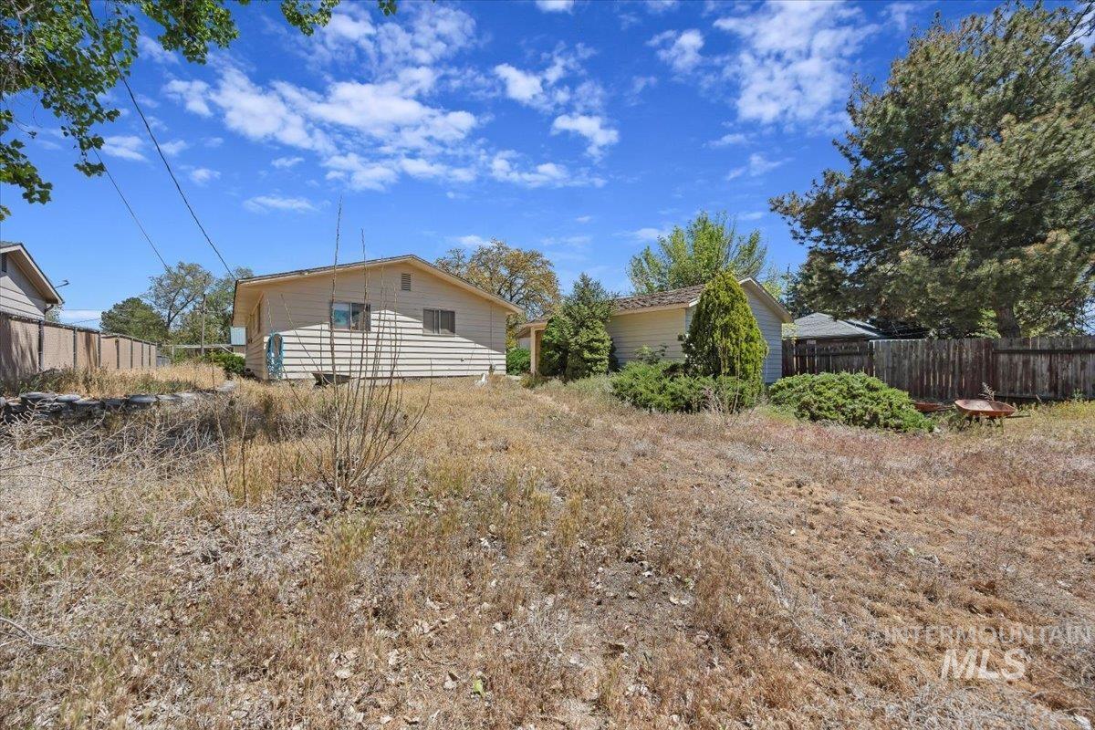 537 Monroe, Twin Falls, Idaho 83301, 5 Bedrooms, 2 Bathrooms, Residential For Sale, Price $199,900,MLS 98989023