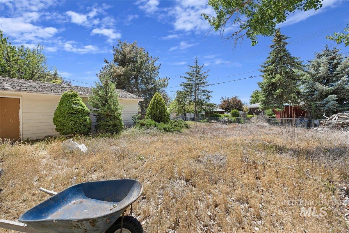 537 Monroe, Twin Falls, Idaho 83301, 5 Bedrooms, 2 Bathrooms, Residential For Sale, Price $199,900,MLS 98989023